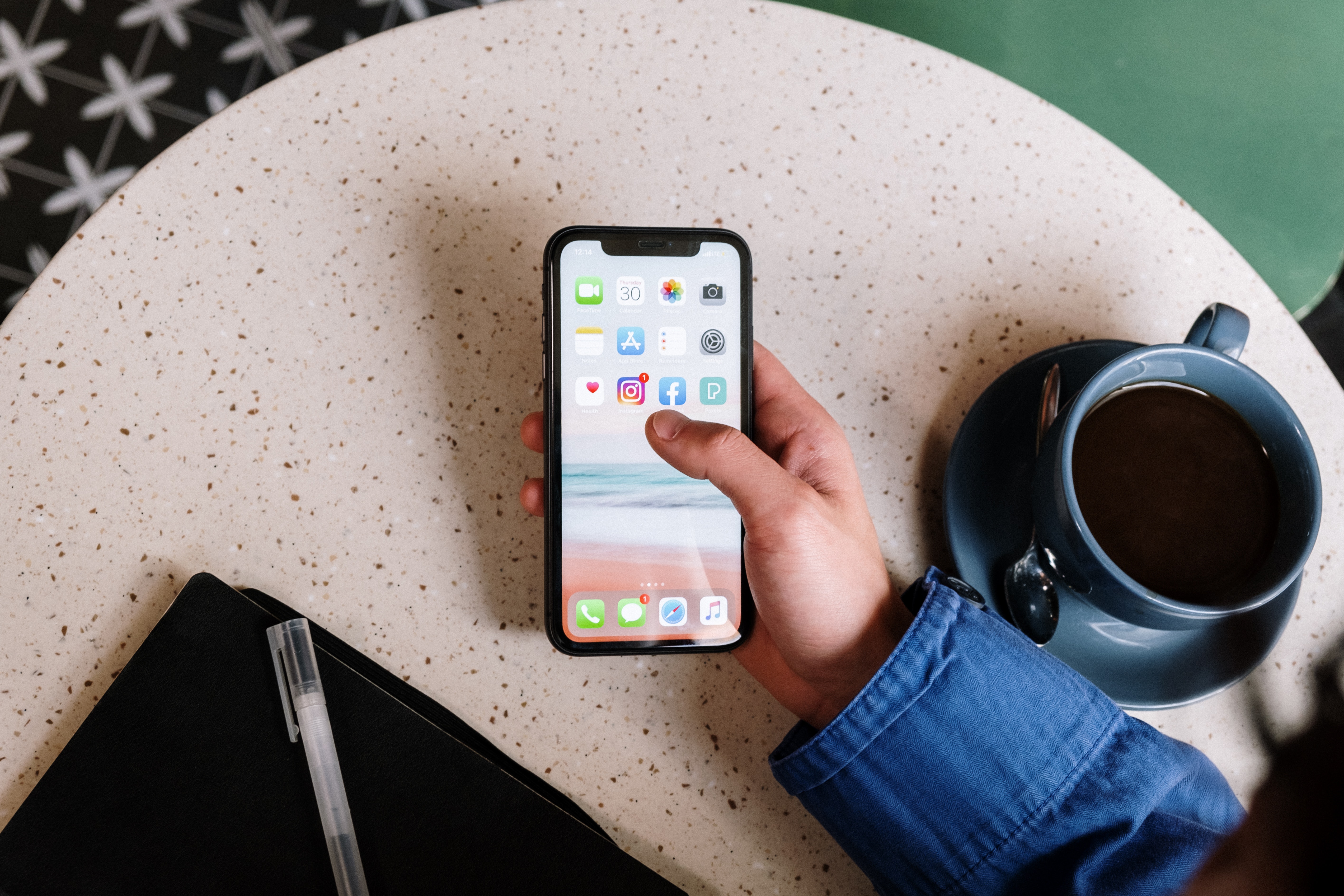 smartphone social media