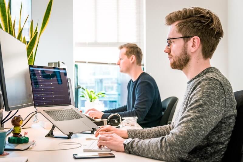 A team of eCommerce sellers analyzes their data.